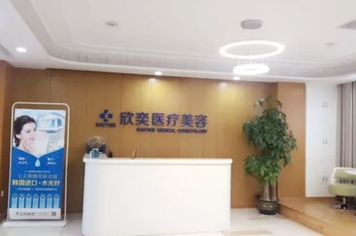 ���������t�������\��